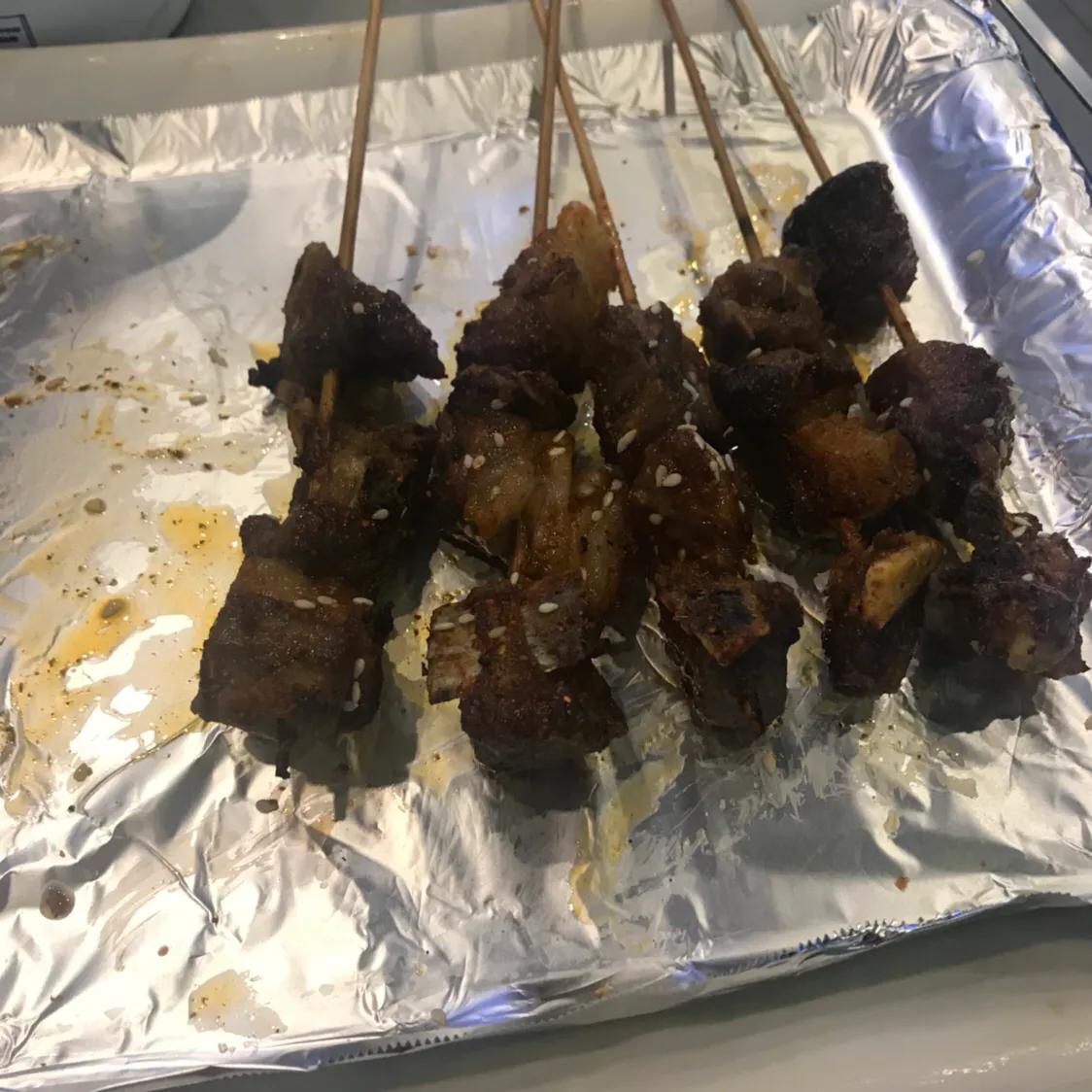 深圳这家*疆新**羊肉专卖店，羊肉串、羊心、羊腰子，甚至还有“羊枪