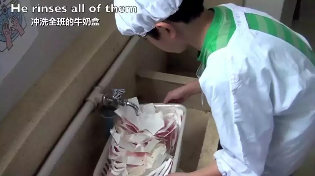 日本小学10元钱的午餐,日本学生午餐10元一个