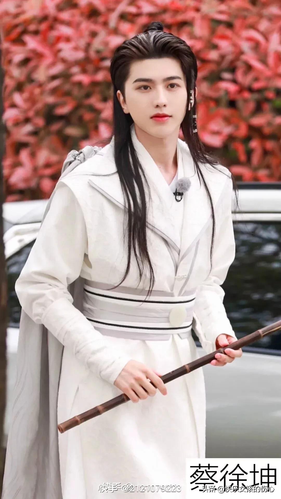 形容古代男子帅气有魅力的句子,描写古代男子气质优雅的句子