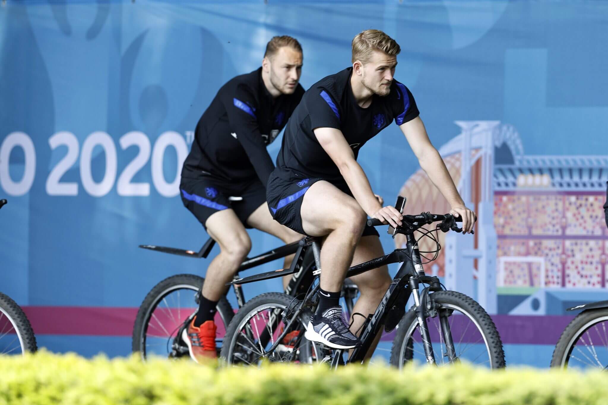 德里赫特禁区内手球裁判没有表示,德里赫特手球在第几分钟