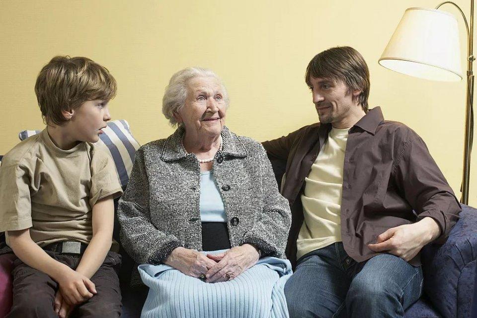 有阿尔茨海默症的前兆该怎么办,阿尔茨海默症如何预防和治疗