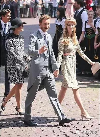 摩纳哥王妃终于精心打扮,摩纳哥最美王妃穿衣搭配