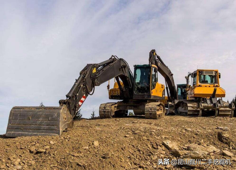 二手挖掘机价格如何了解,二手小型挖掘机哪个品牌质量好