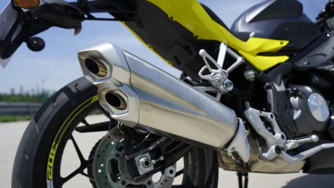 贝纳利tornado302跟飓风302r,新款贝纳利302r5秒破百