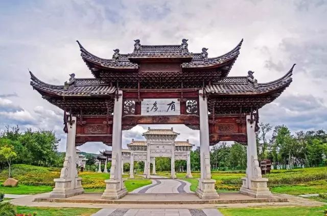 吐鲁番的葡萄熟了的景色,吐鲁番的葡萄熟了美丽的风景