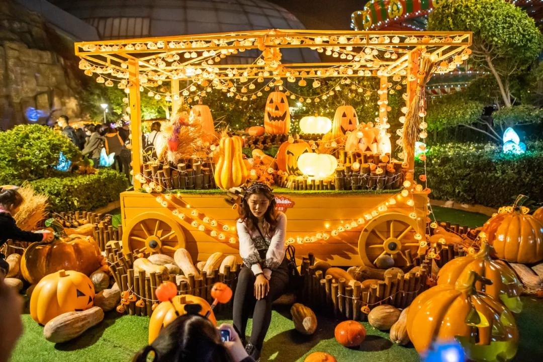 天津欢乐谷外面图片,天津欢乐谷2021万圣节灯光秀