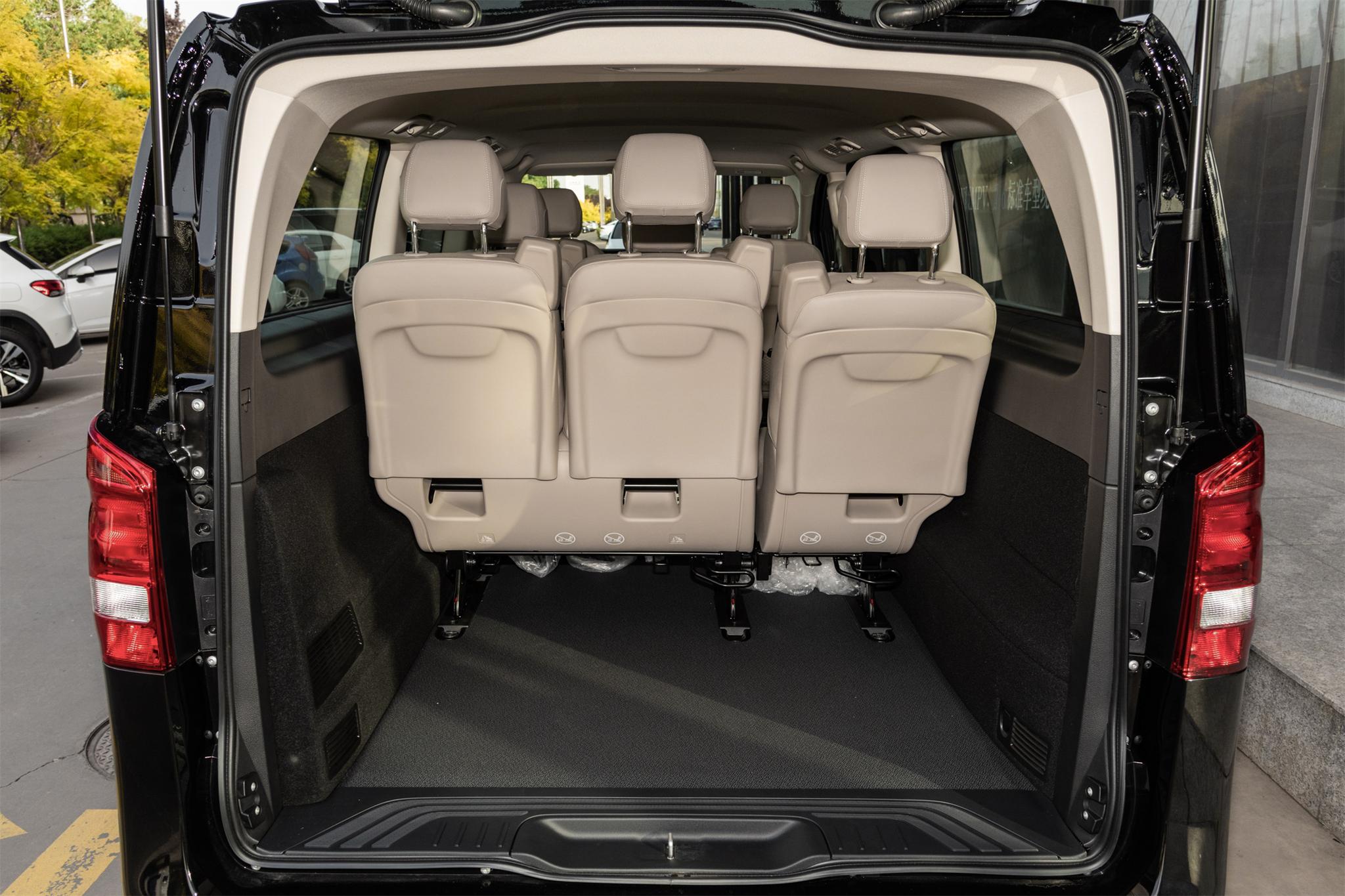 价格更低尺寸更大的奔驰威霆,轴长2.75米以上纯电动汽车