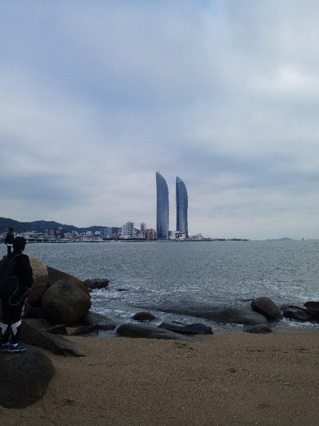 厦门人穿拖鞋短袖,厦门人冬天的穿着