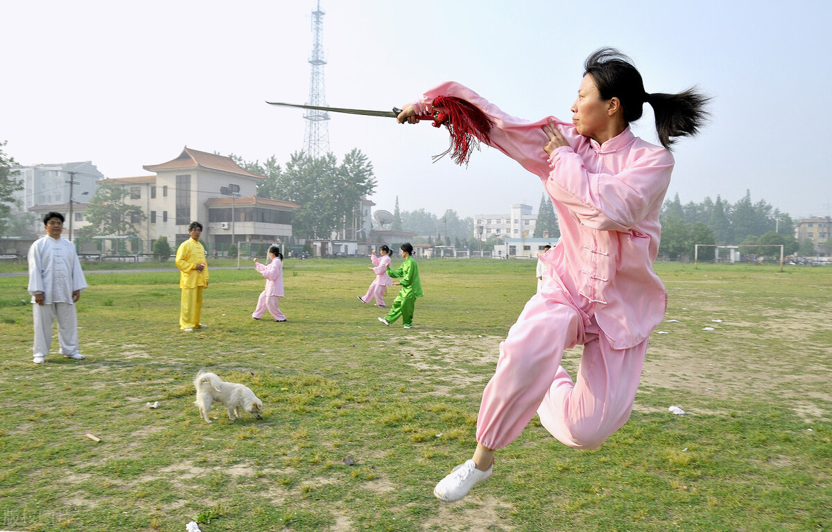 乳腺癌转移到肝医生说动不了手术,乳腺癌肺转移不放化疗可以治吗