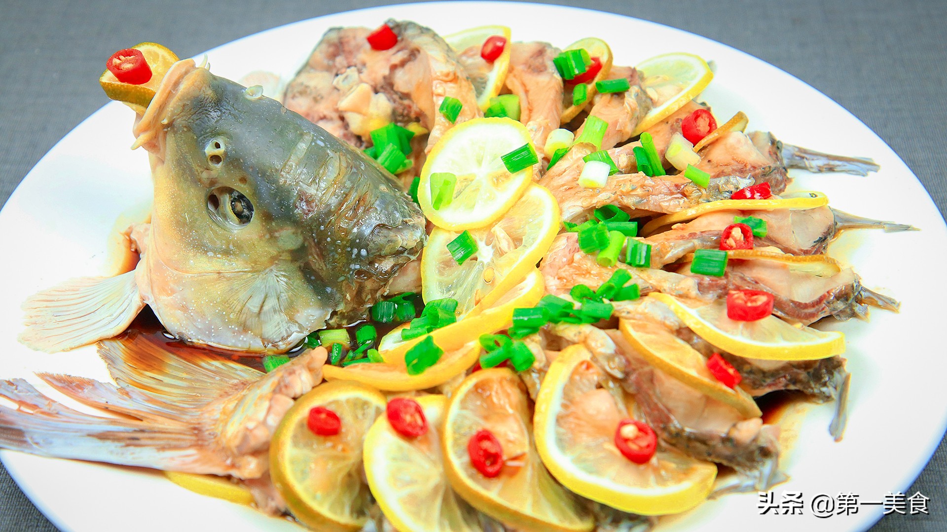 泰式青柠檬清蒸鲈鱼,酸辣爽口的正宗泰式柠檬鱼