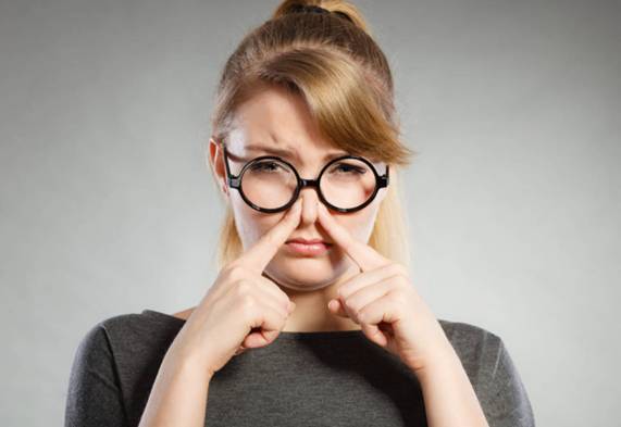 女孩子身上一点都不香是什么原因,身上散发出一种异味是什么原因