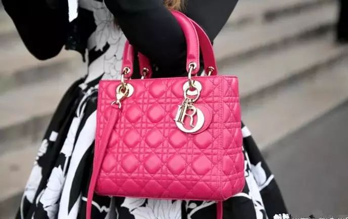 10款永不过时的包包 (十款必备经典包包)