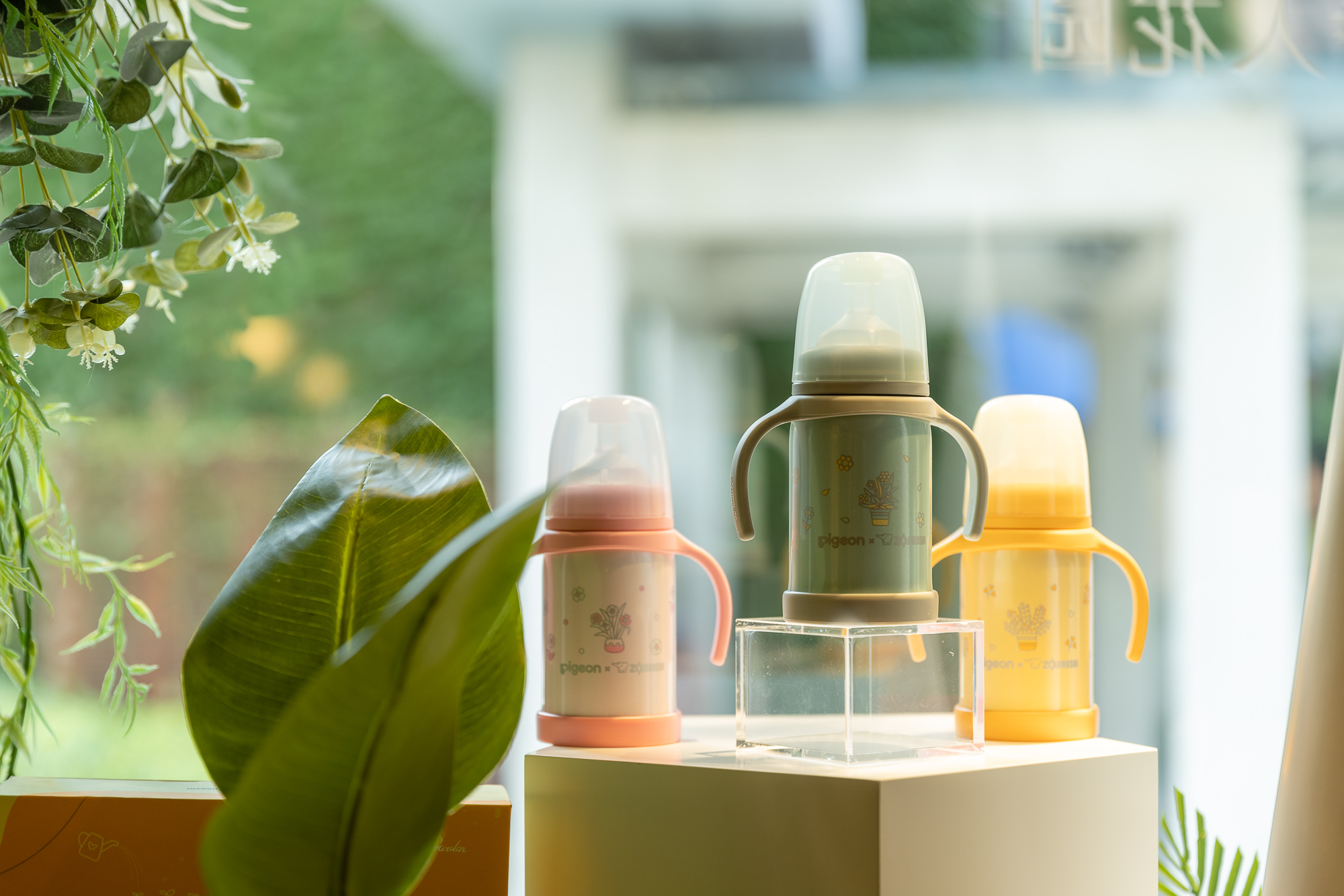 分阶学饮温暖随行贝亲携手象印联名发布诗人花园不锈钢保温杯新品