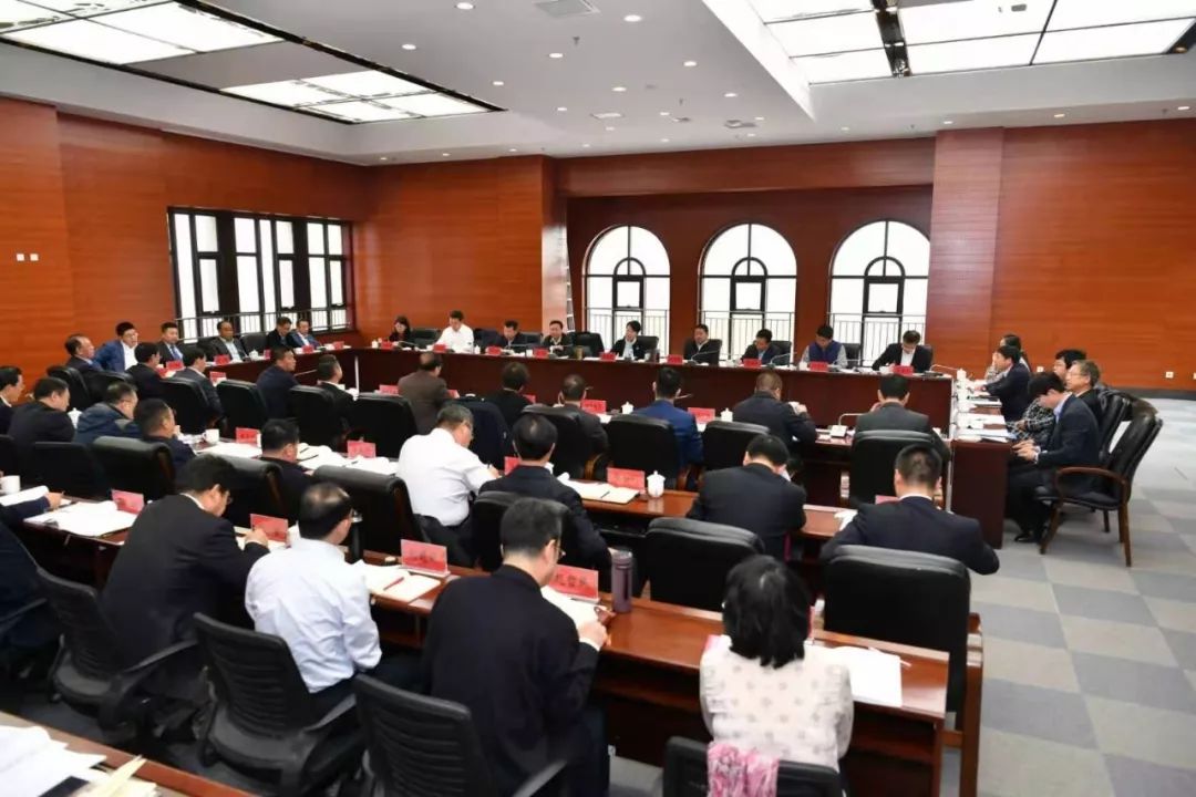 副省级女市委书记召集企业家开会，现场吃盒饭