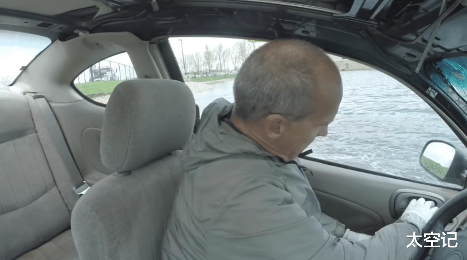 汽车落水后怎么自救一招教你逃生,汽车落水逃生正确方法开讲啦