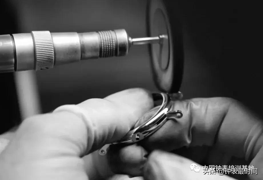 几百块钱的表需要保养吗,机械表清理保养多少钱