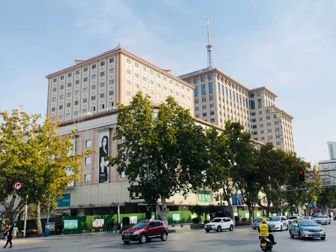 济南泉城路最新变化,济南泉城路限时步行吗