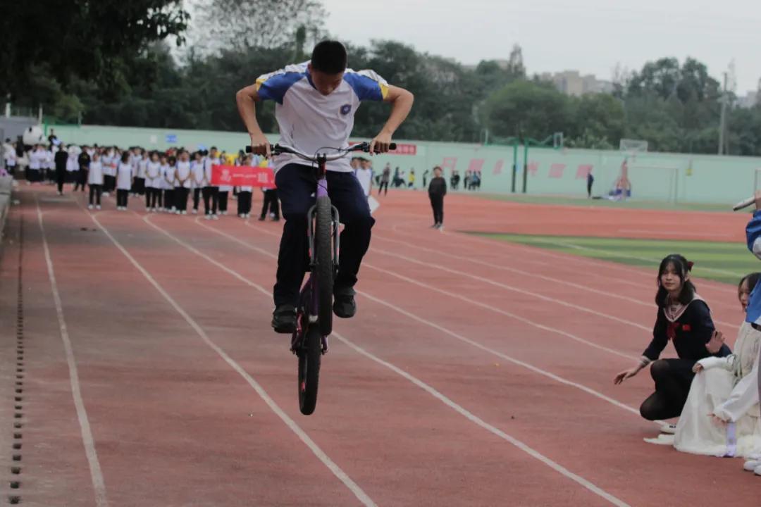 传统体育运动会开幕式,一年一度的运动会在学校拉开帷幕