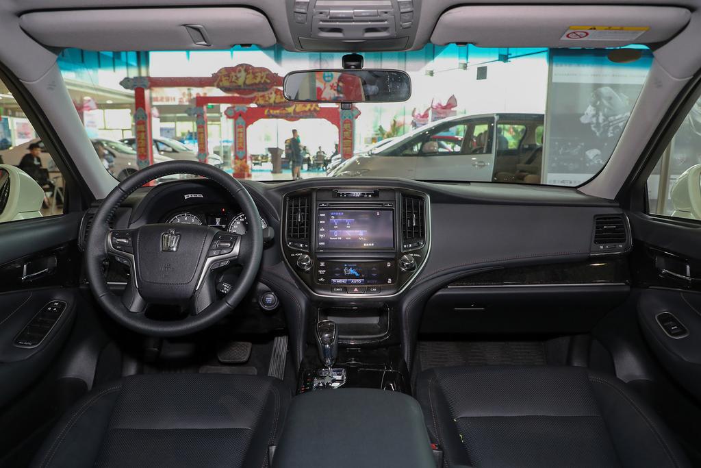 皇冠14代2.0t运动版测评,2020皇冠顶配测评