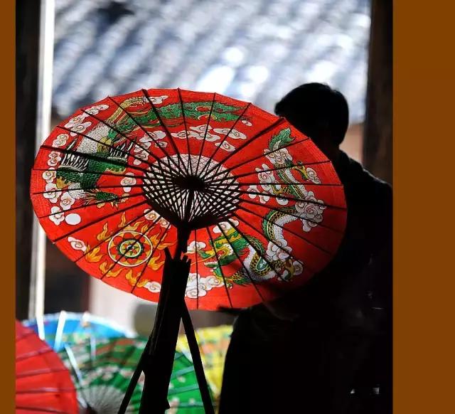 美丽的油纸伞江南水乡独特的风韵,撑一把油纸伞感受一种朦胧的美