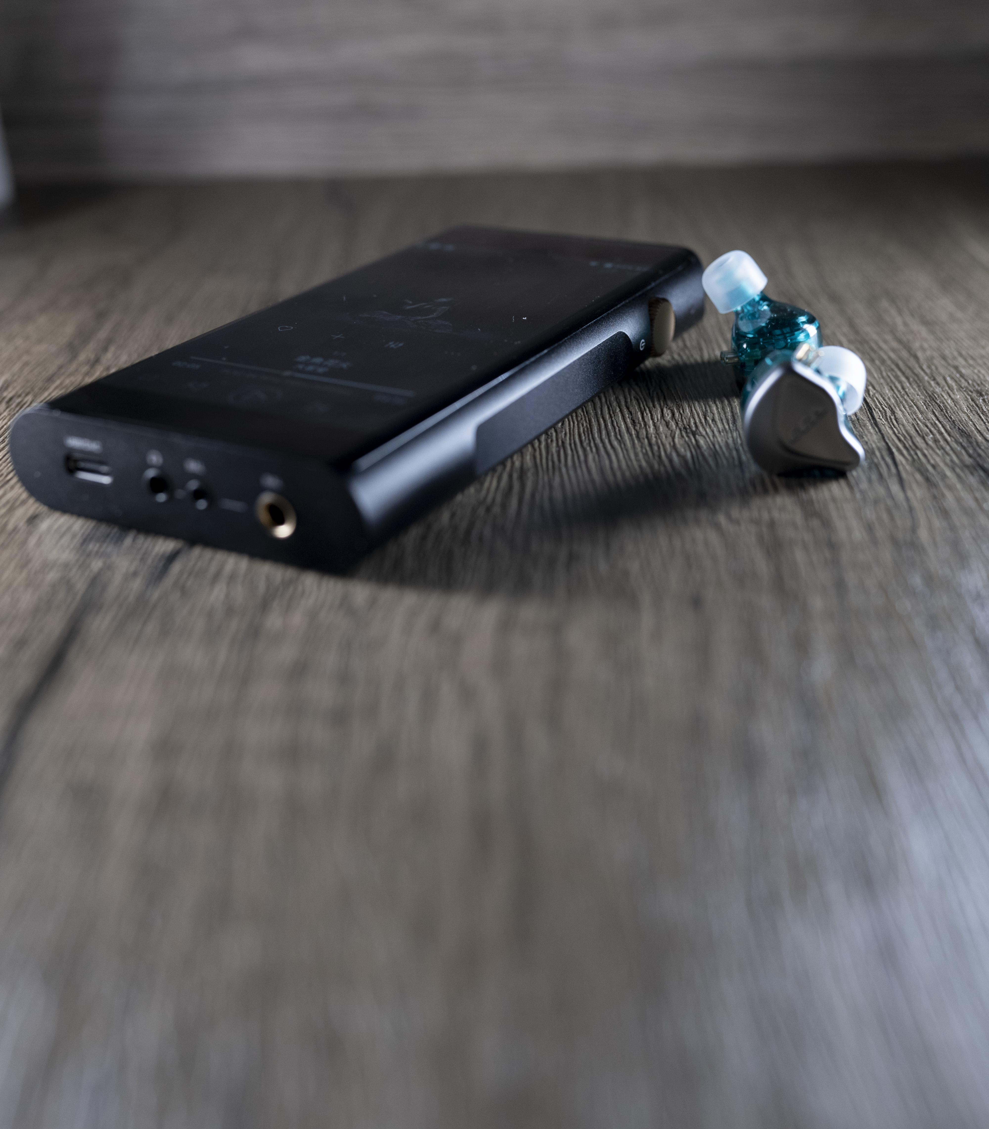 把成本都堆在音质上了？150块的静电入耳式耳机CCA-NRA测评