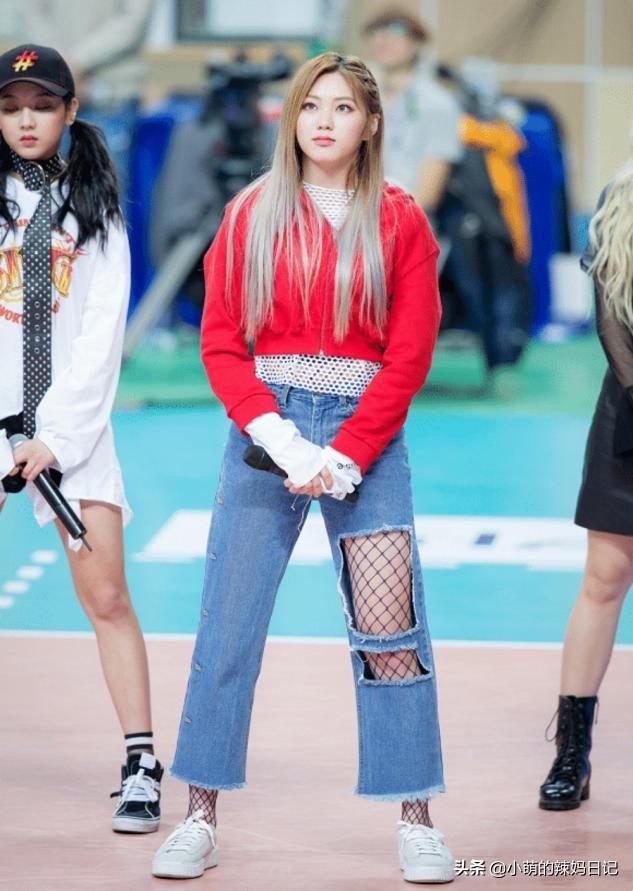 帆布鞋网红穿法,最近流行丝袜帆布鞋