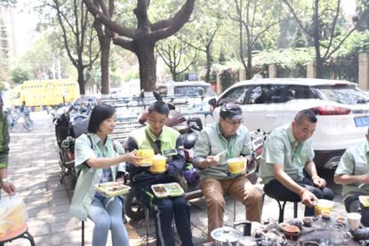 五一劳动节感谢环卫送水,五一劳动节慰问环卫工人活动