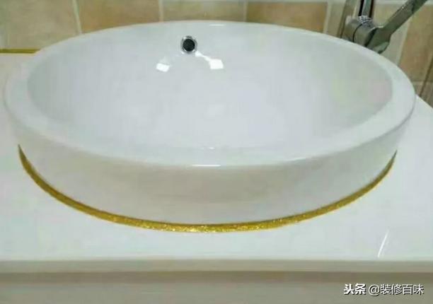 家里的玻璃胶发黑怎么清洗,家里的玻璃胶怎么预防发黄