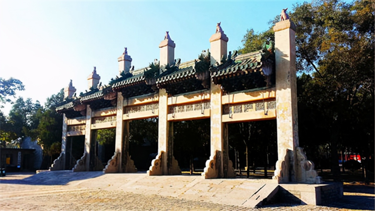 伟人参观安阳袁林提一疑问：袁世凯原籍在项城，为何葬在安阳？