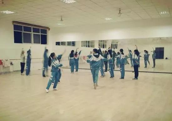 闈掓槬璁板繂涓殑鏍″洯,闈掓槬璁板繂閲岀殑鏍″洯