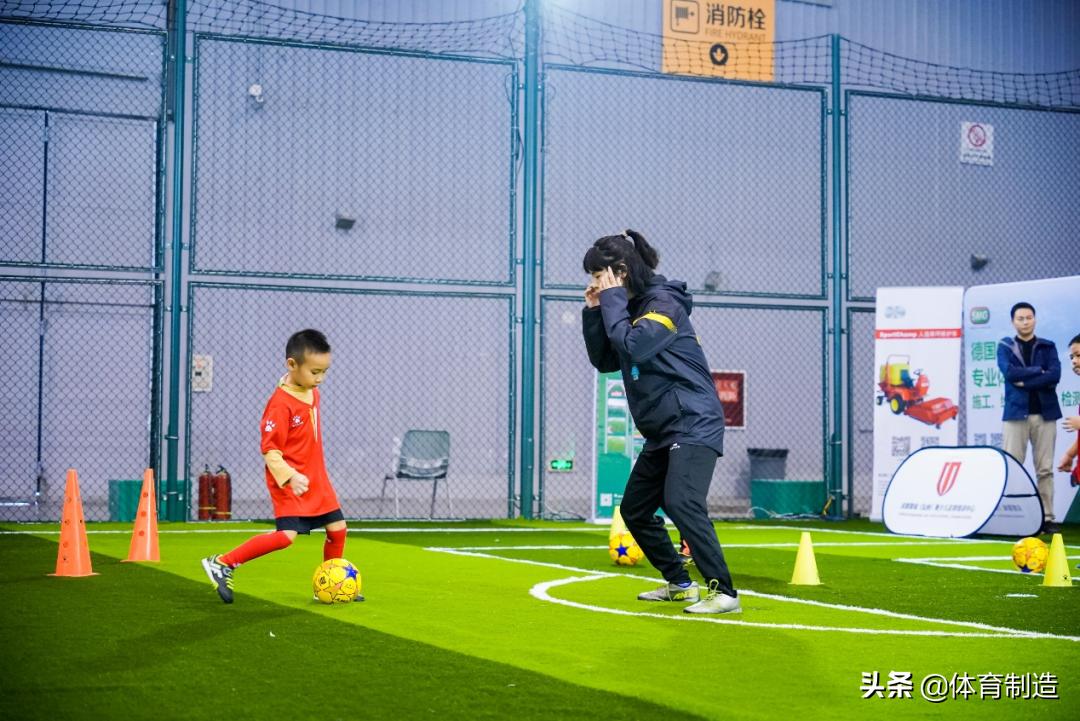 巧妙利用空间建篮球场,利用零碎空地建设小型足球场