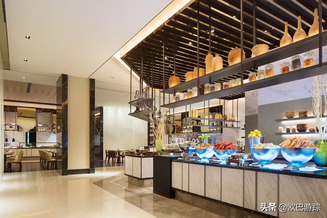 魔都四叶草洲际酒店，享缤纷自助大餐，国庆畅玩快闪啤酒节