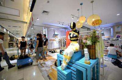 为啥现在的商铺“降价”都没人要？内行人分析完，庆幸自己没犯傻