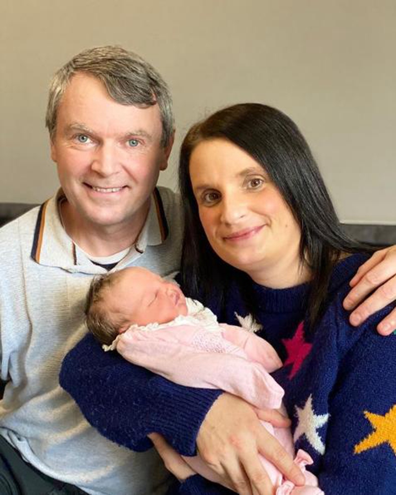 英国夫妻生22个孩子喝三桶牛奶,英国夫妻生22个孩子纪录片