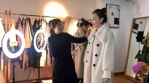 主播疯狂卖货,网红主播卖货最火爆套路