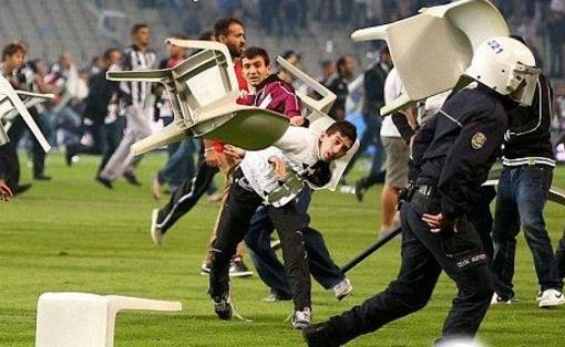 足坛十大恶意报复名场面,足坛10大惨案