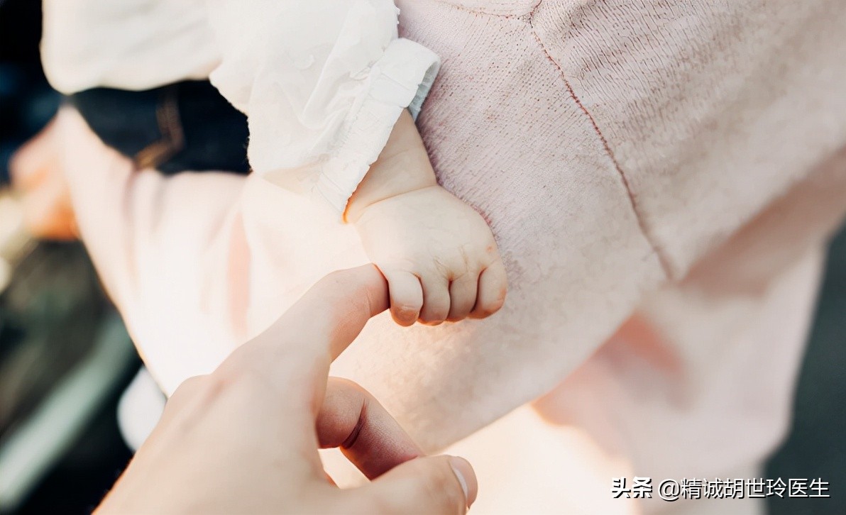 试管移植怀孕后突然腹痛大出血,试管婴儿移植30天肚子痛流少量血