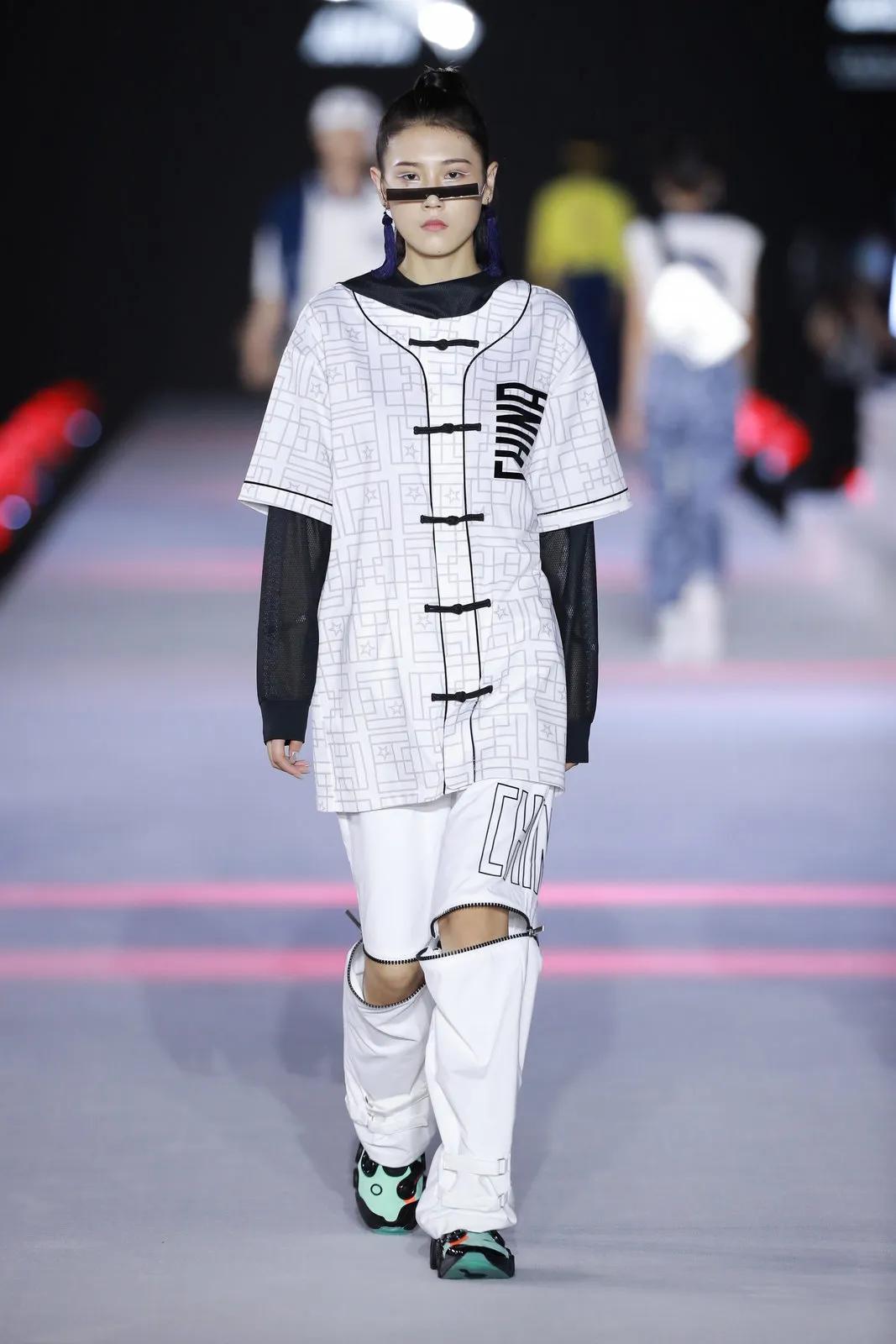 安踏争议广告,安踏广告不走寻常路