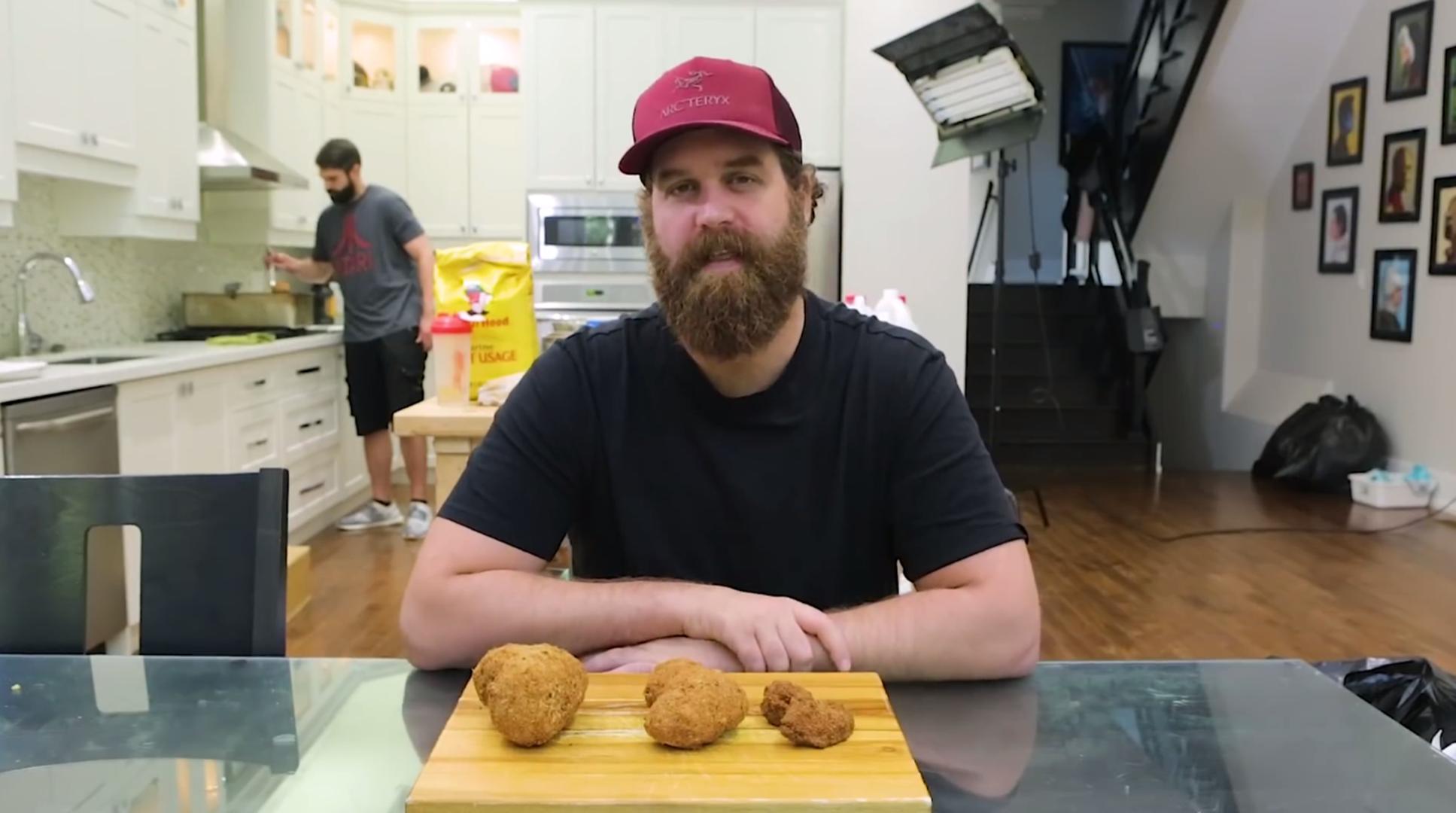 老外作死炸碎蛋,老外作死炸蚂蚁窝