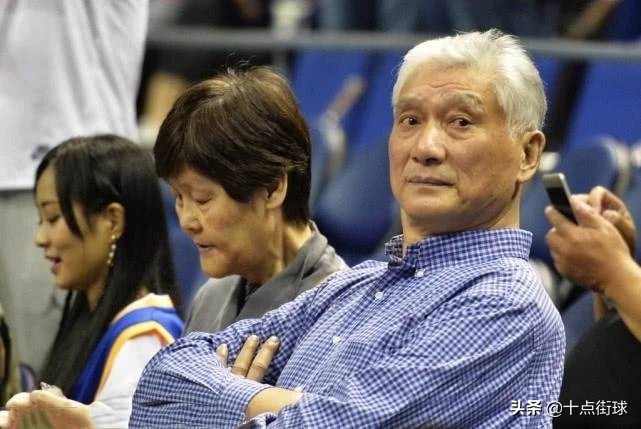 姚明和姚蕾身高多高,姚明的女儿姚沁蕾10岁会打篮球么