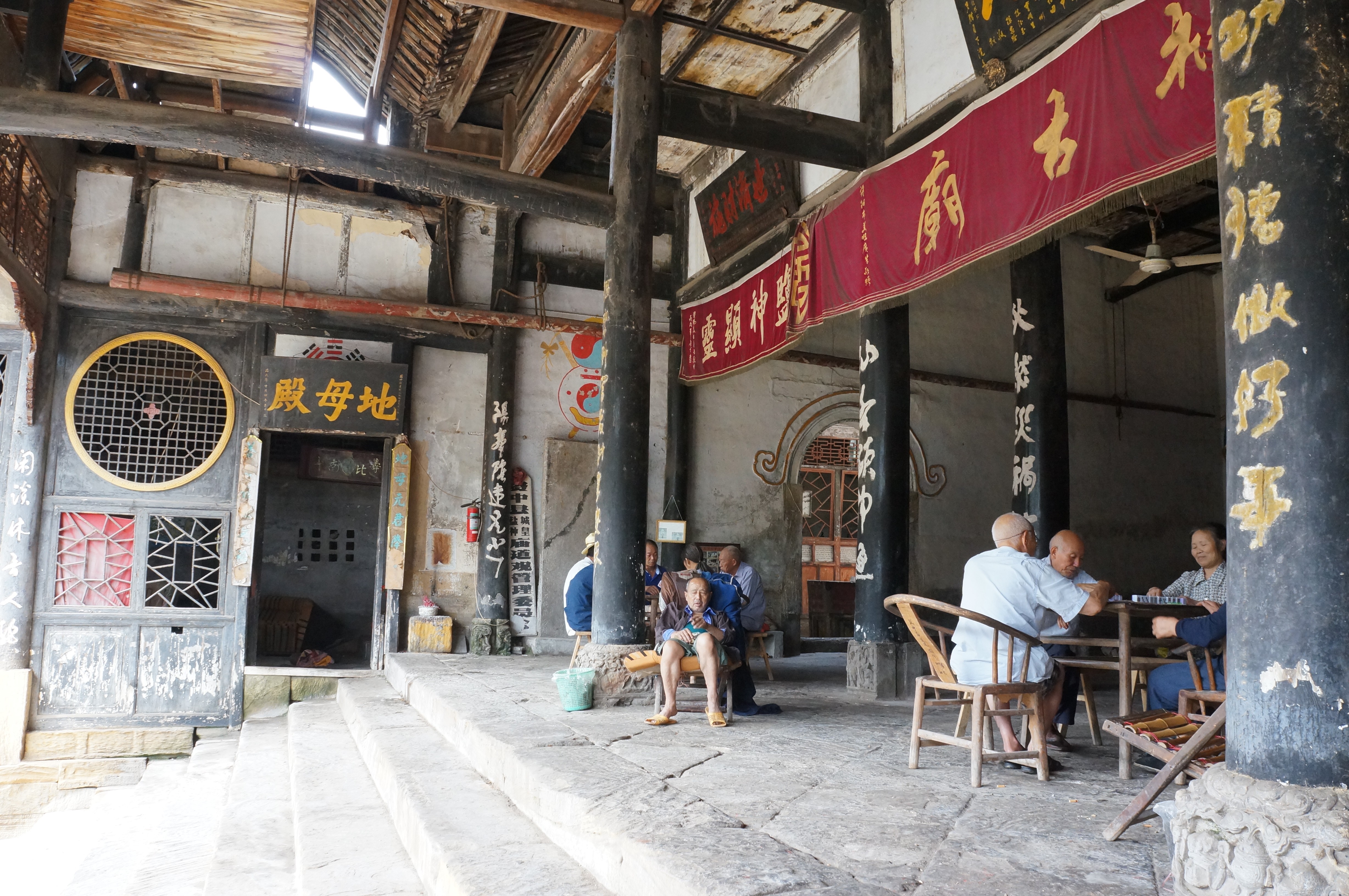 成都附近的古镇最值得去的是哪个,2022春节成都周边有年味的古镇