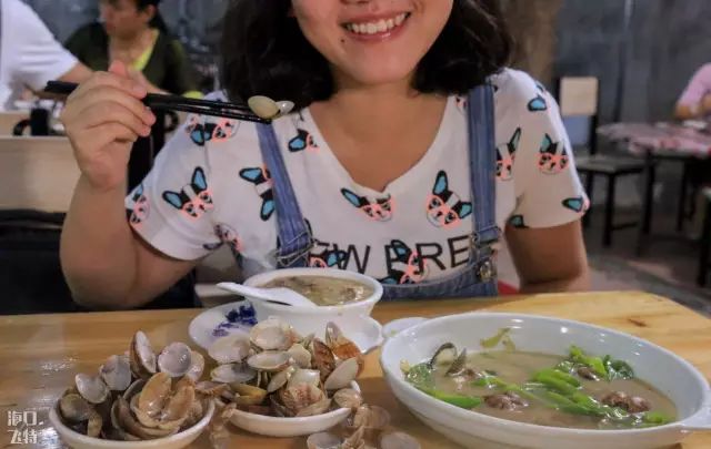 @海口夜猫子，夜深了你还不想睡？就来碗鸽粥慰藉你孤寂的肠胃