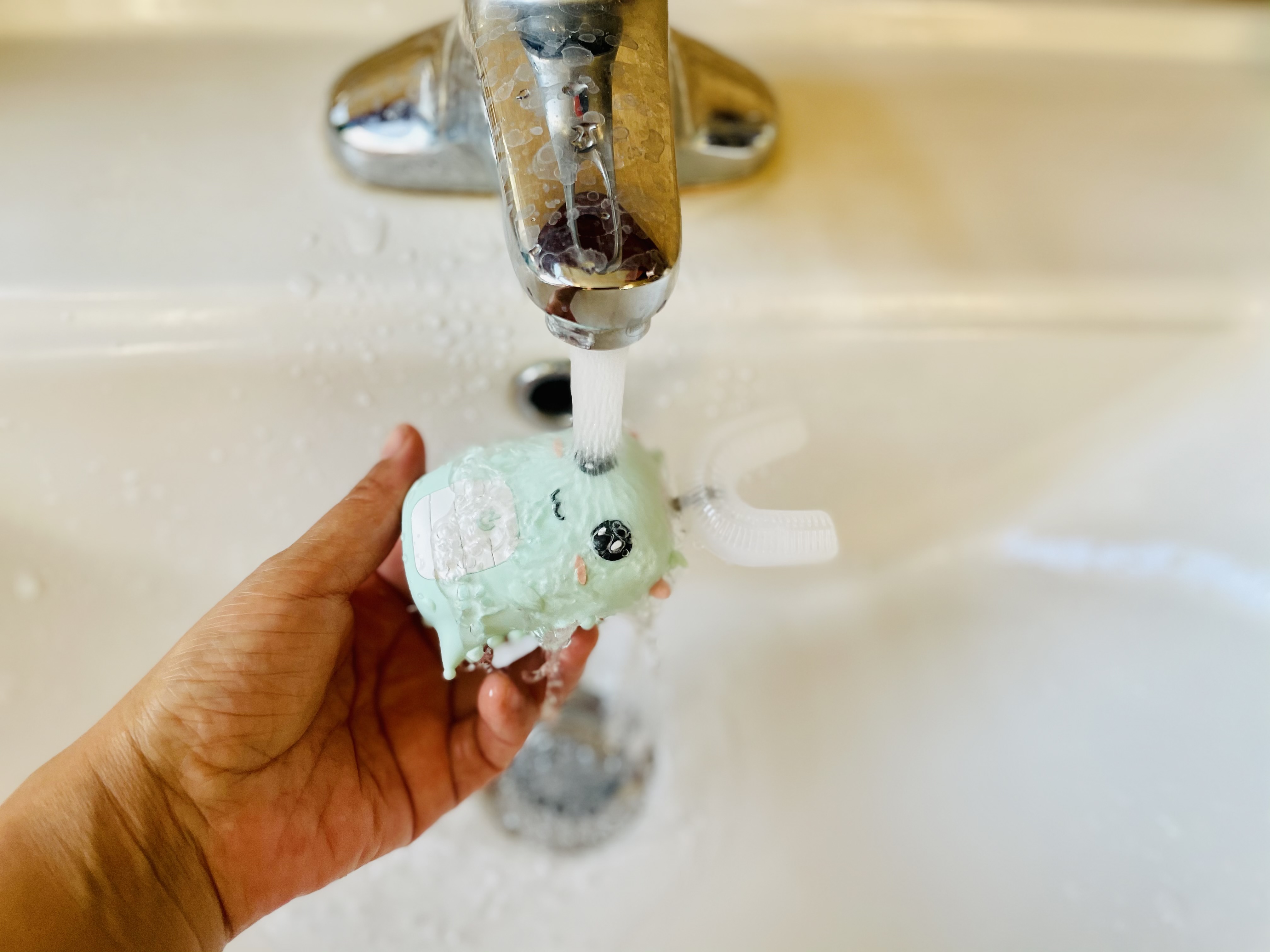 三岁孩子小黑牙父母无知惹的祸,2岁孩子黑牙齿