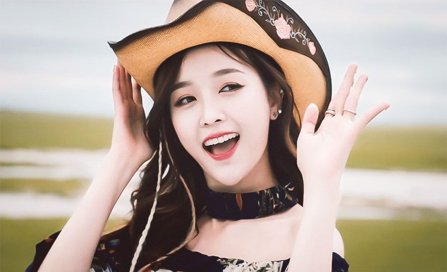 鞠婧祎4000年一遇美少女秒变,鞠婧祎和杨超越照片