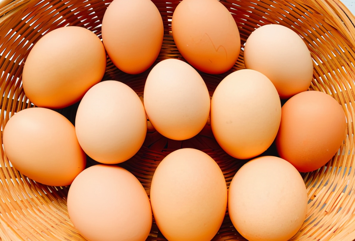 腌鸡蛋怎么做流油还不咸,腌鸡蛋怎么做好吃放时间久