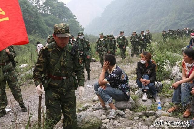 编造虚假故事或经历,编造的故事