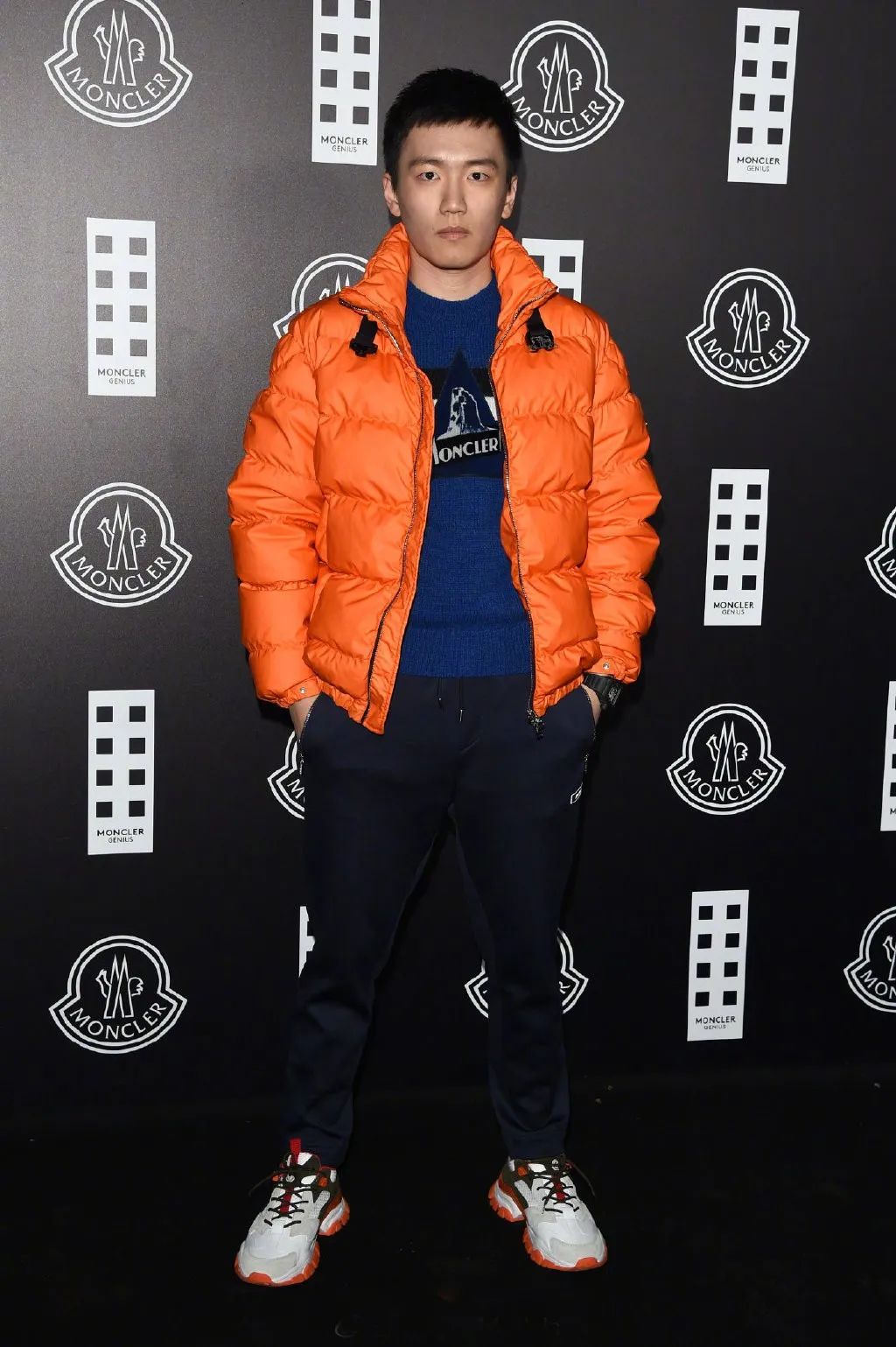 苏宁太子张康阳亮相时装周,身穿1万5千多的夹克,造型很抢眼