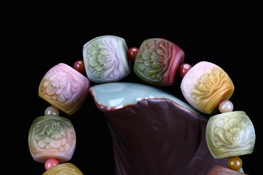 玛瑙五颜六色的珠子,糖果色玛瑙与盐源玛瑙的区别