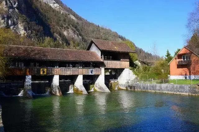 门前坟屋后水其实下半句才是重点,老祖宗常讲门前坟屋后水啥意思