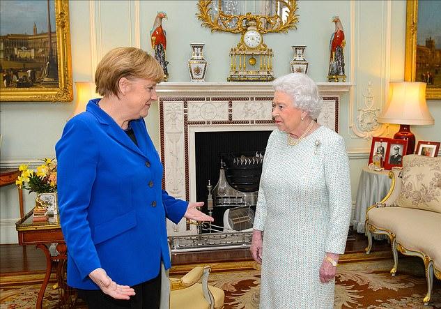 伊丽莎白女王接见默克尔,默克尔和英国女王